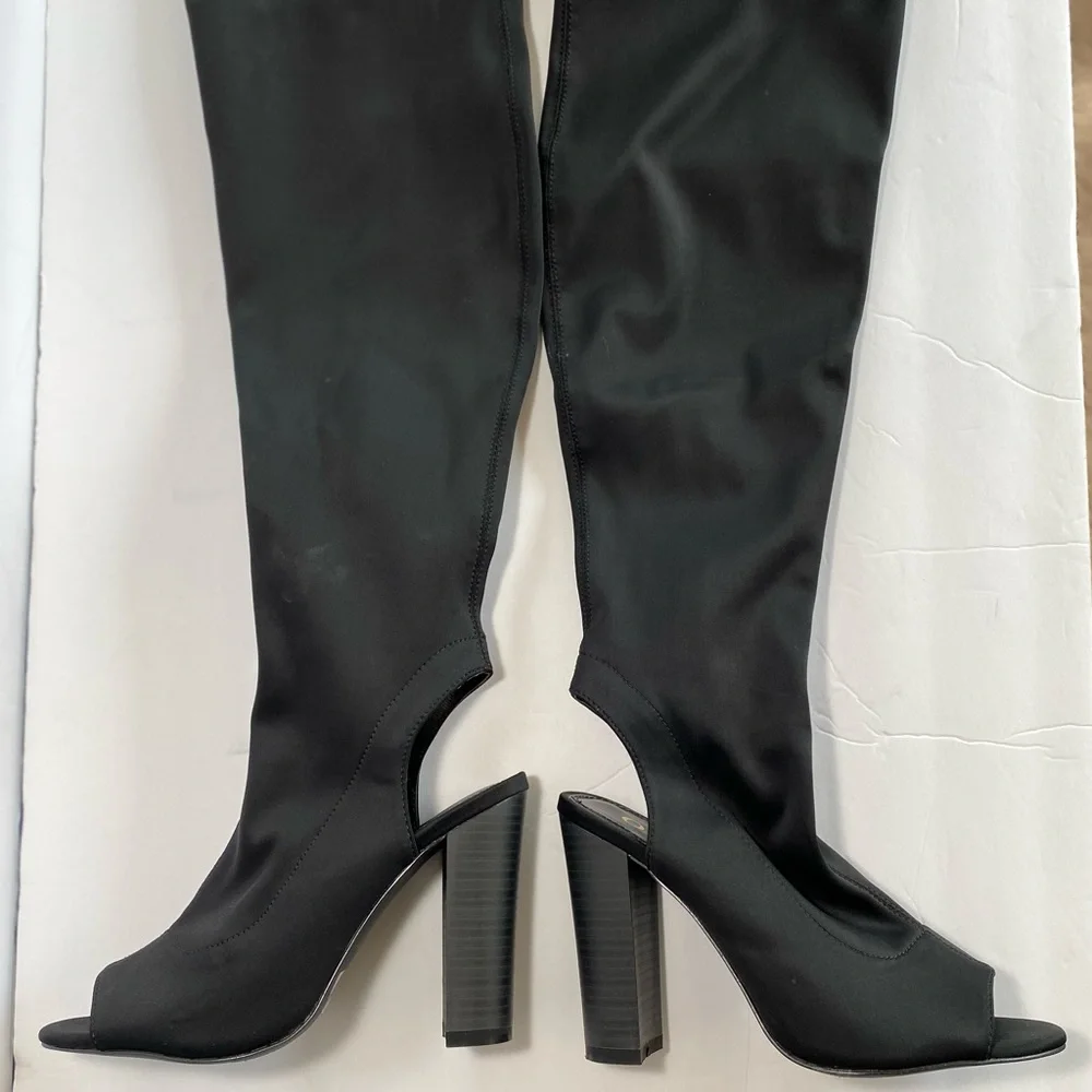 Olive Boots sizes 8 black